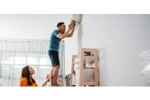 Tại sao máy lạnh tự tắt? Nguyên nhân và cách khắc phục