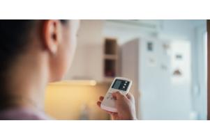 Tại sao máy lạnh tự mở? Nguyên nhân và cách khắc phục nhanh chóng