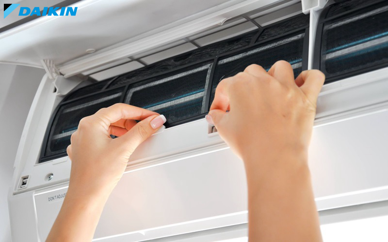 Vệ sinh bộ lọc định kỳ để tối ưu khả năng làm mát cho máy lạnh